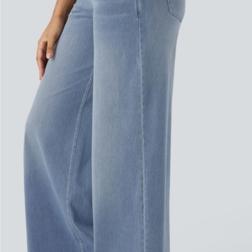 Halara Sweatpants Blue Jeans - Women's Light Blue Wide-Leg Jeans with pockets - Picture 2 of 5